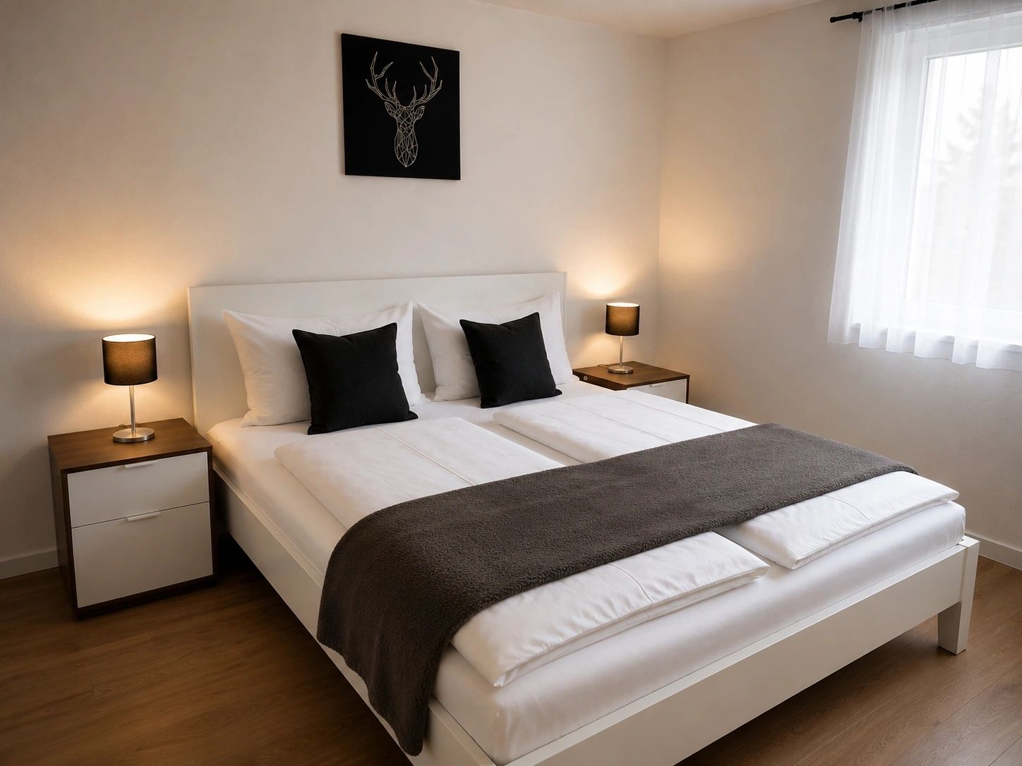 Schlafzimmer einer BlackHome Ferienwohnung am Titisee